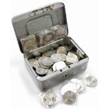 A group of collectors coins, to include Churchill crowns, Elizabeth II commemorative crowns, and var