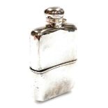 A Victorian silver hip flask, with bayonet cap and Chester 1900, 14cm high, 6.3oz.
