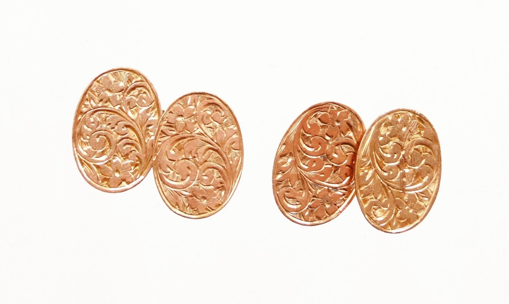 A pair of Edward VII 9ct gold cufflinks, each engine turned decorated with scrolls to both sides, ch