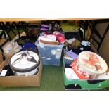 A large quantity of clothing, shoes and hat boxes. (5 boxes)