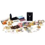 Various modern costume jewellery and effects, to include brooches, scarf clips, hat pins, peacock br