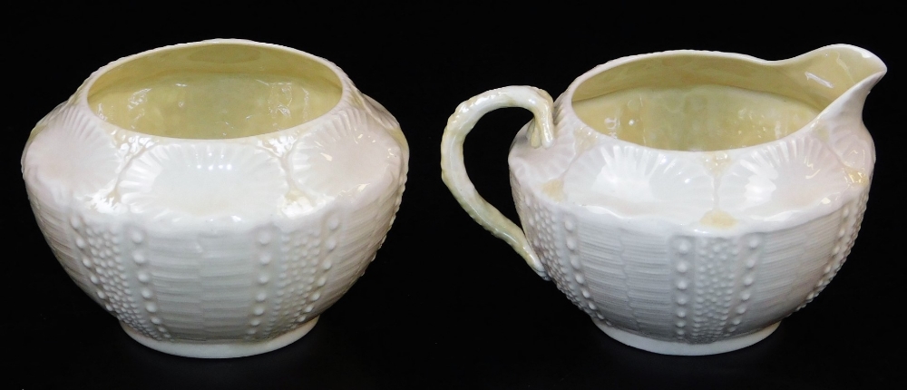 A group of first green mark Belleek wares, comprising of Tridacna creamer with yellow band and gilt - Bild 2 aus 5