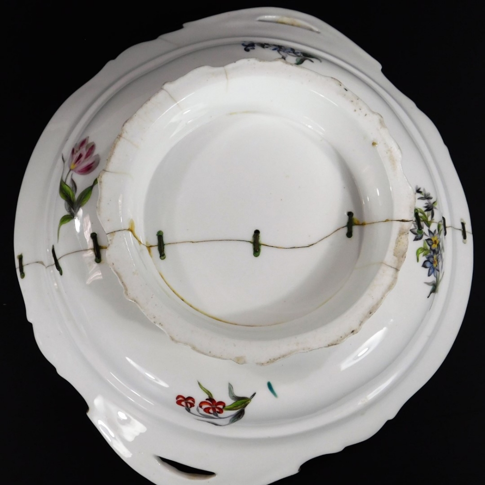 A 19thC continental porcelain part dinner service, each piece profusely decorated with handpainted f - Bild 15 aus 15