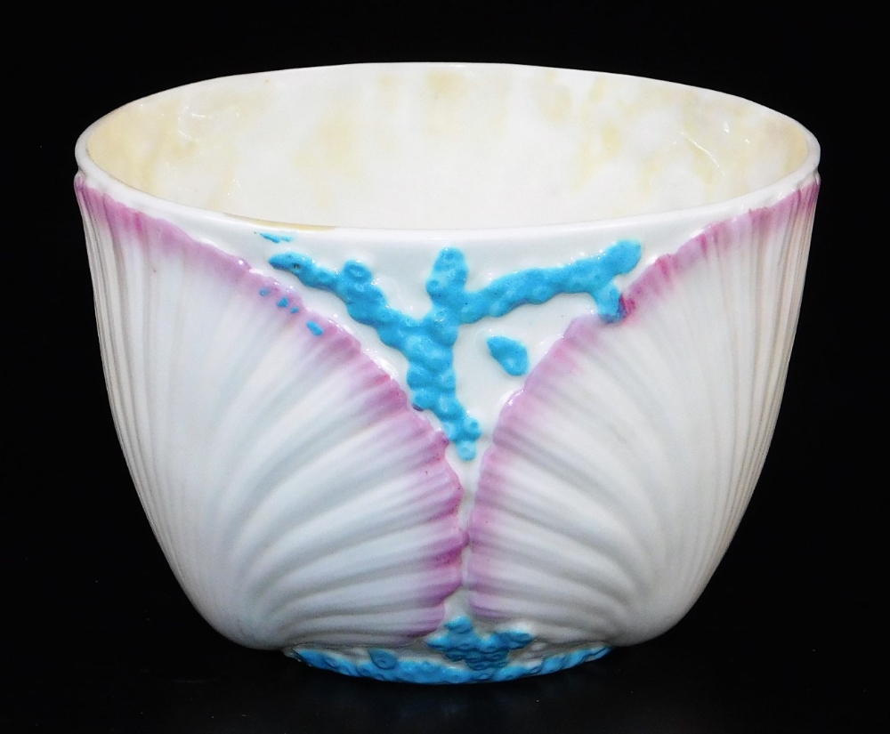 A rare first period Belleek shell moulded polychrome sugar bowl, the body moulded with scallop shell - Bild 2 aus 3