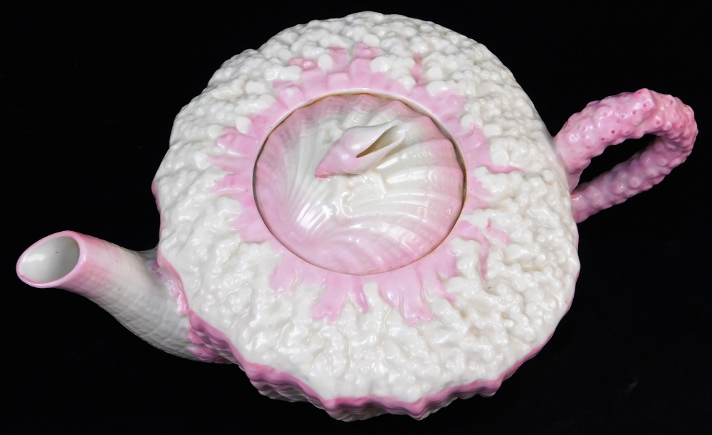 A first period Belleek pink ground Neptune teapot and cover, the coral moulded body sitting on shell - Bild 3 aus 4