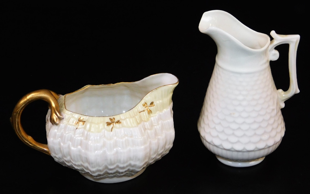 A group of first green mark Belleek wares, comprising of Tridacna creamer with yellow band and gilt - Bild 4 aus 5