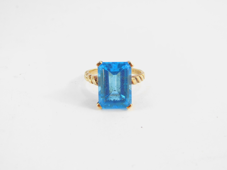 An emerald cut tourmaline ring, set in yellow metal, stamped 14ct and VAN CLEEF & ARPELS, size N, 5. - Image 3 of 6