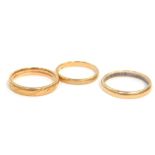 Three 9ct gold wedding bands, sizes R., P/Q., and M, 8.0g.