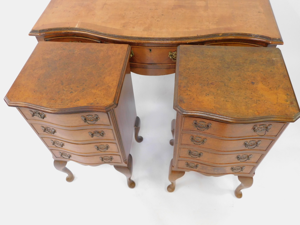A 20thC mahogany and burr walnut serpentine part bedroom suite, comprising a dressing table, one lon - Image 3 of 5