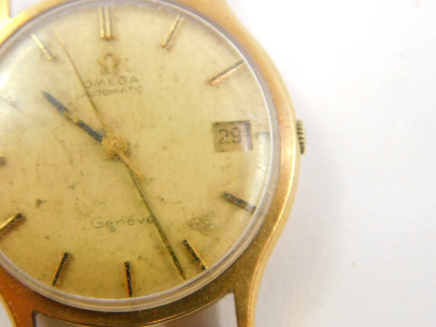 A Omega gentleman's 9ct gold cased wristwatch, circular champagne dial with gold batons, centre seco - Image 4 of 4