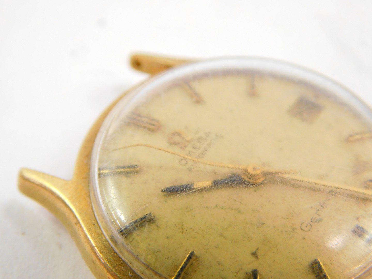 A Omega gentleman's 9ct gold cased wristwatch, circular champagne dial with gold batons, centre seco - Image 2 of 4