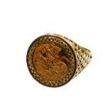 An Elizabeth II half gold sovereign ring, dated 1982 and mounted in a 9ct gold mount, ring size Z, 8