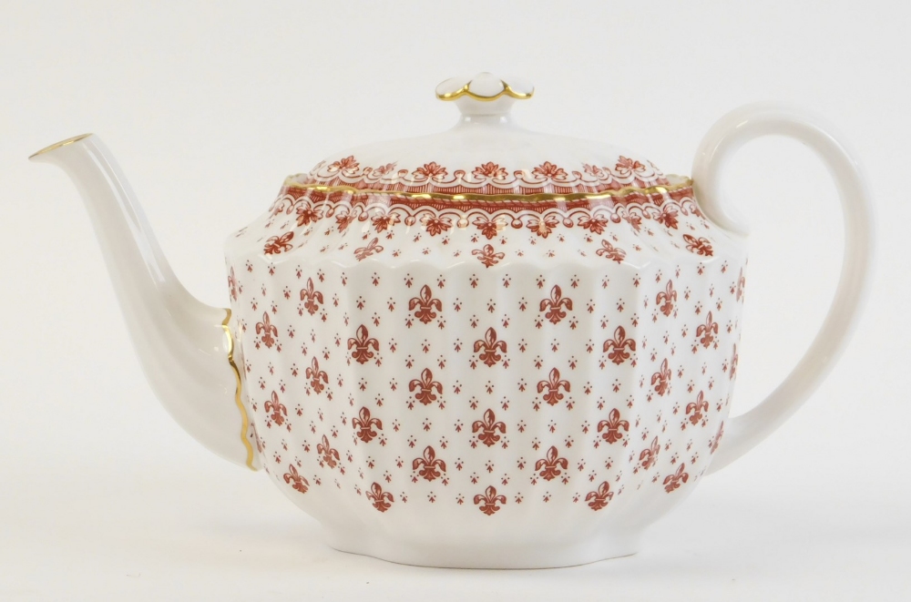 A Spode Fleur De Lys red pattern part tea service, comprising teapot, eight tea cups, milk jug, suga - Image 2 of 2