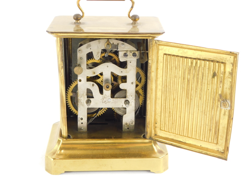 A German Junghans pressed brass carriage clock, with paper dial and loop handle, 19cm high. - Bild 3 aus 3