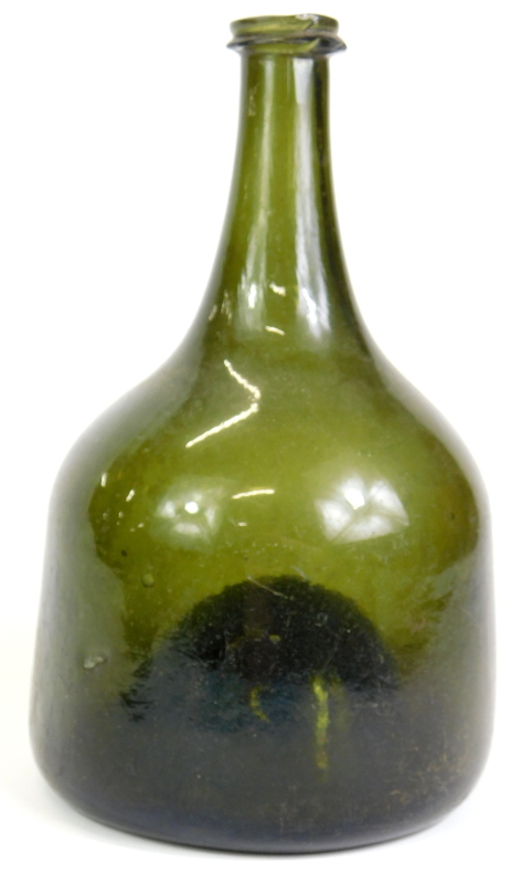 An 18thC green onion shaped green glass wine bottle, 21.5cm high. Reports are no longer given on