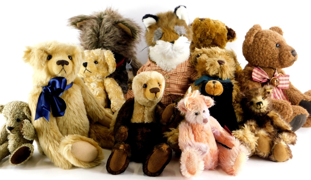 A quantity of teddy bears, etc., to include a Russ vintage edition pink teddy bear, others by Russ