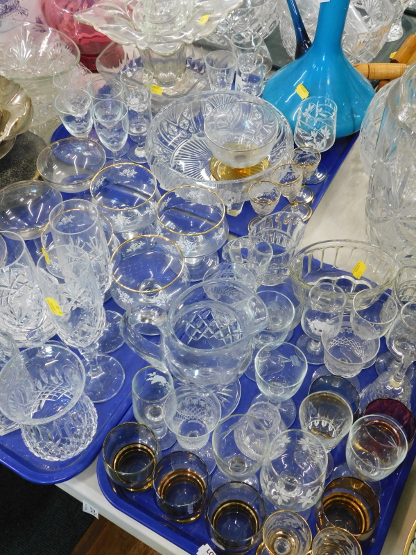 A quantity of glassware, to include a cranberry glass jug, various drinking glasses, vases, jelly