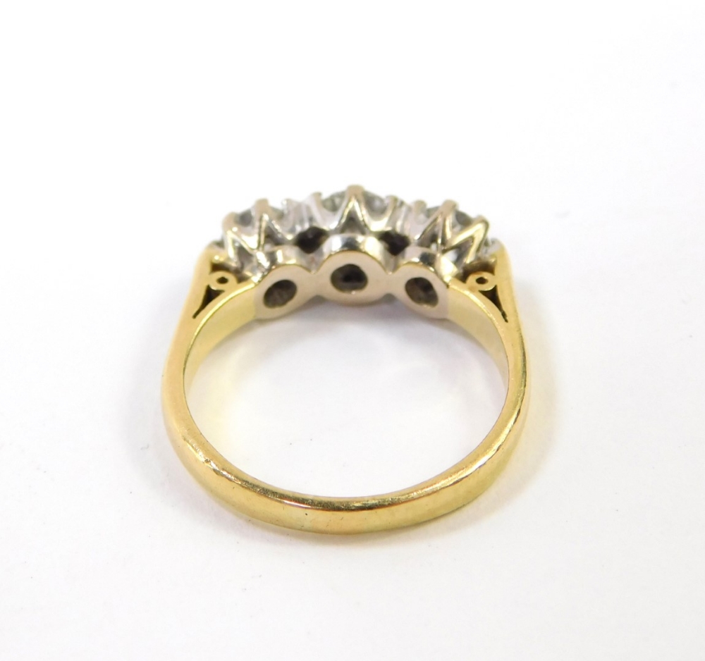 An 18ct gold three stone diamond ring, the central round brilliant cut stone in four claw setting, 4 - Image 2 of 3