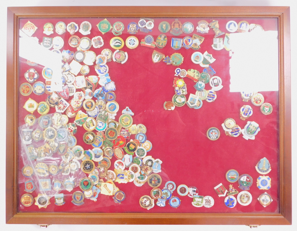 A collection of bowling club enamel badges, various counties and associations, cased. (a quantity) - Image 2 of 5