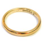 A 9ct gold wedding band, of thin design, ring size J½, 1.9g.