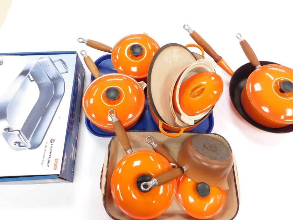 Various Le Creuset kitchen ware and pans, frying pan, 30cm diameter, other lidded pans, lidded turee