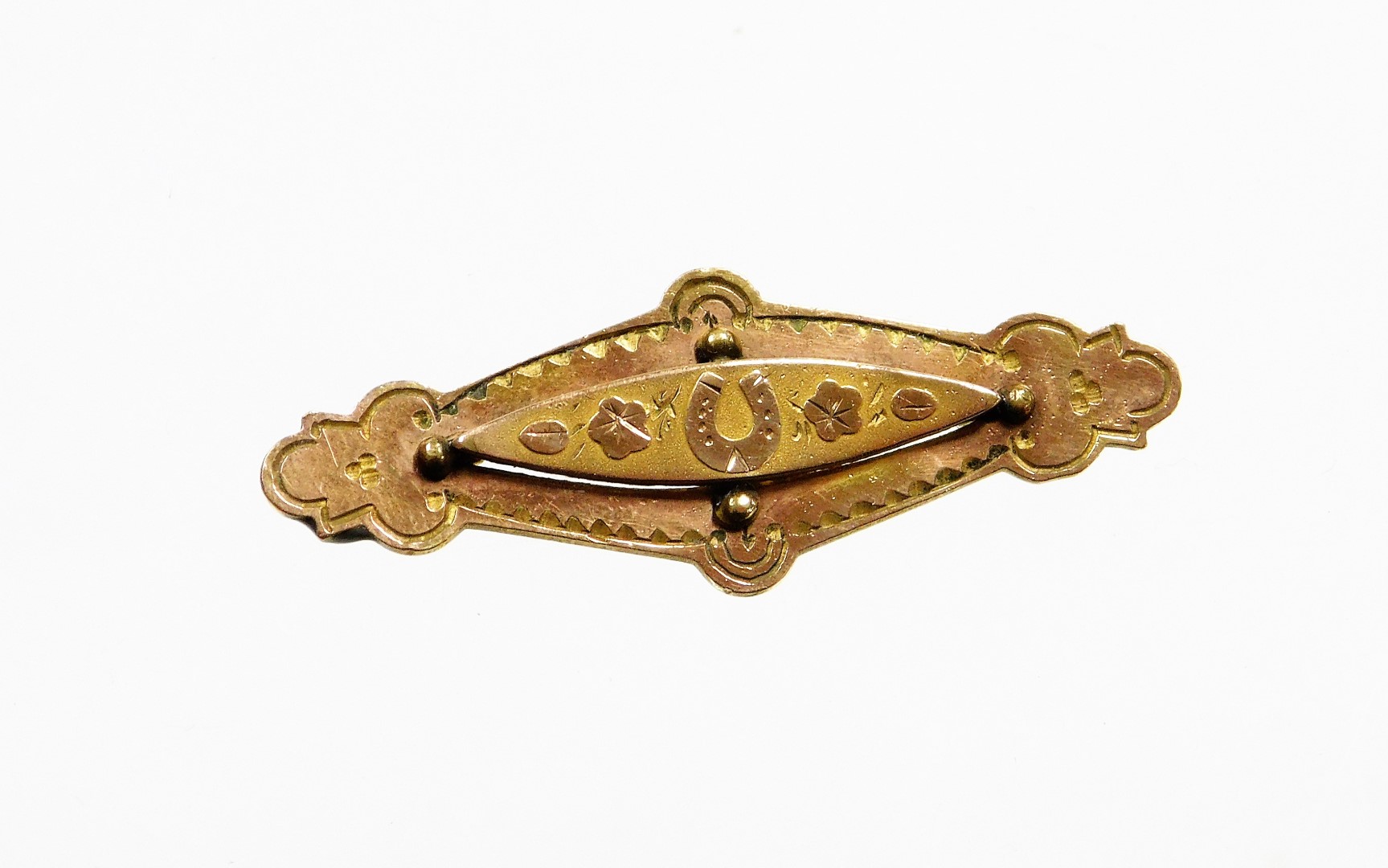 An Edwardian bar brooch, the central diamond shaped panel set with leaves and horseshoes, an engrave