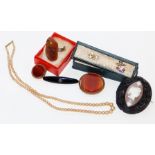 A group of jewellery and effects, to include an Agate brooch, faux pearl necklace, a jet and cameo b