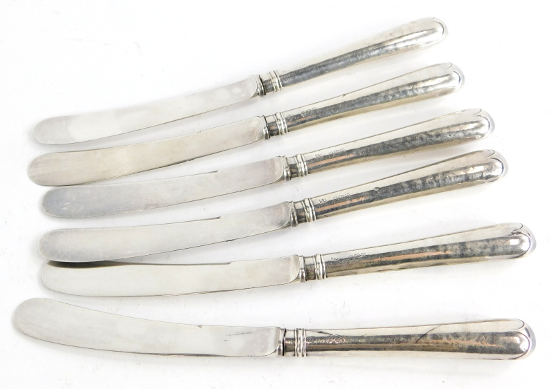 A set of six George V silver handled butter knives, Sheffield 1919.