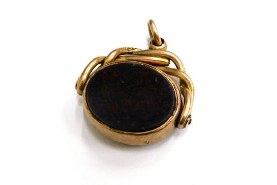 A 9ct gold swivel agate fob, set with red and green bloodstones, with a twist design top frame and s