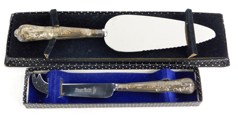 Two items of small silver, to include a silver handled cheese knife with stainless steel blade, Shef