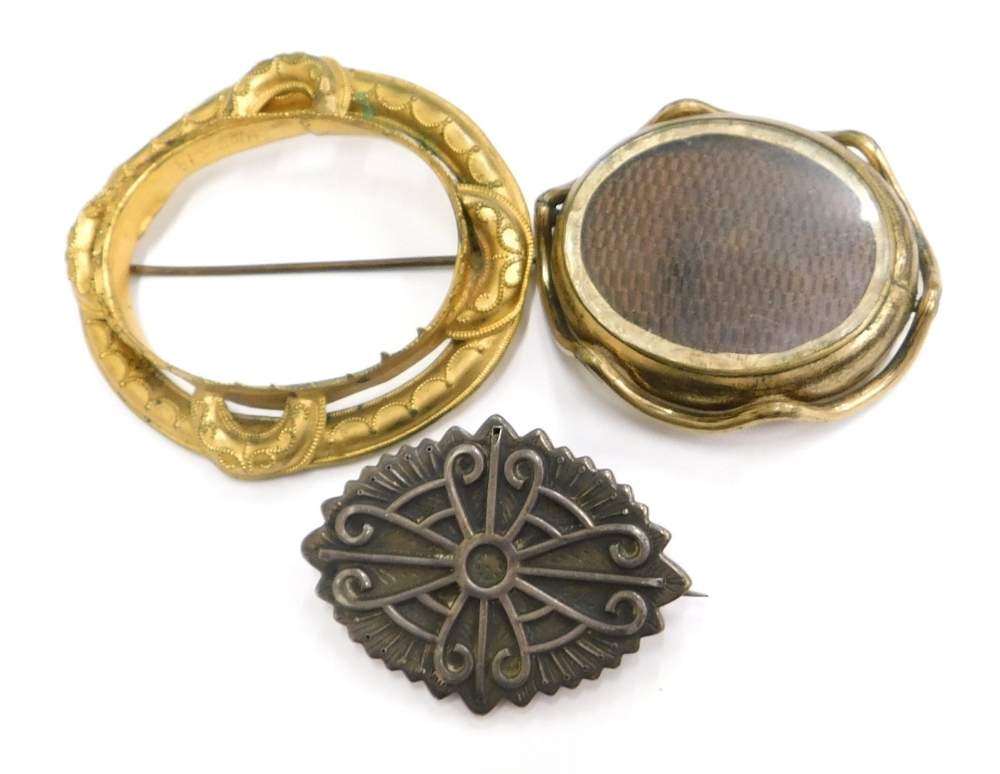 A group of jewellery, to include a Victorian gilt metal brooch frame, 6cm wide, a gilt metal swivel