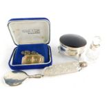 A collection of small silver, to include two cut glass scent bottles, one with a silver collar, the