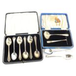 A collection of small silver, to include a set of six silver teaspoons in a fitted case, Birmingham