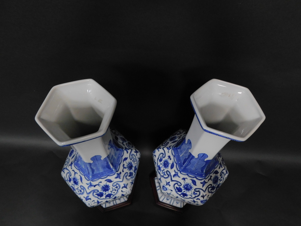 A pair of Chinese blue and white hexagonal baluster vases, decorated in a floral blue and white patt - Image 2 of 2