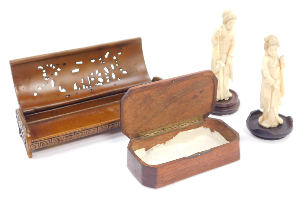 Oriental items, comprising a pair of Japanese carved ivory Okimono, a bronze metal box with pierced - Image 6 of 7