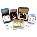 A group of various earrings, to include a pair of 9ct gold knot earrings, a pair of 9ct gold square
