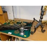 Various brassware, to include a group of horse brasses, leather straps, door knobs, door handles, fi