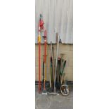 Various garden tools, to include a Wolf Garden extendable hedge trimmer, garden hoe, shears, forks,