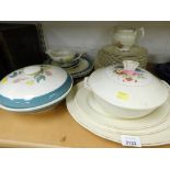 A group of dinnerwares, to include a Susie Cooper tureen and cover, gravy boat and saucer, side plat