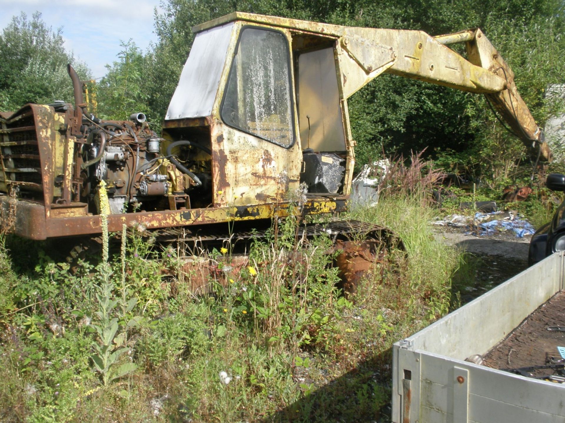 A JCB 5C digger with claw grab - Image 2 of 3