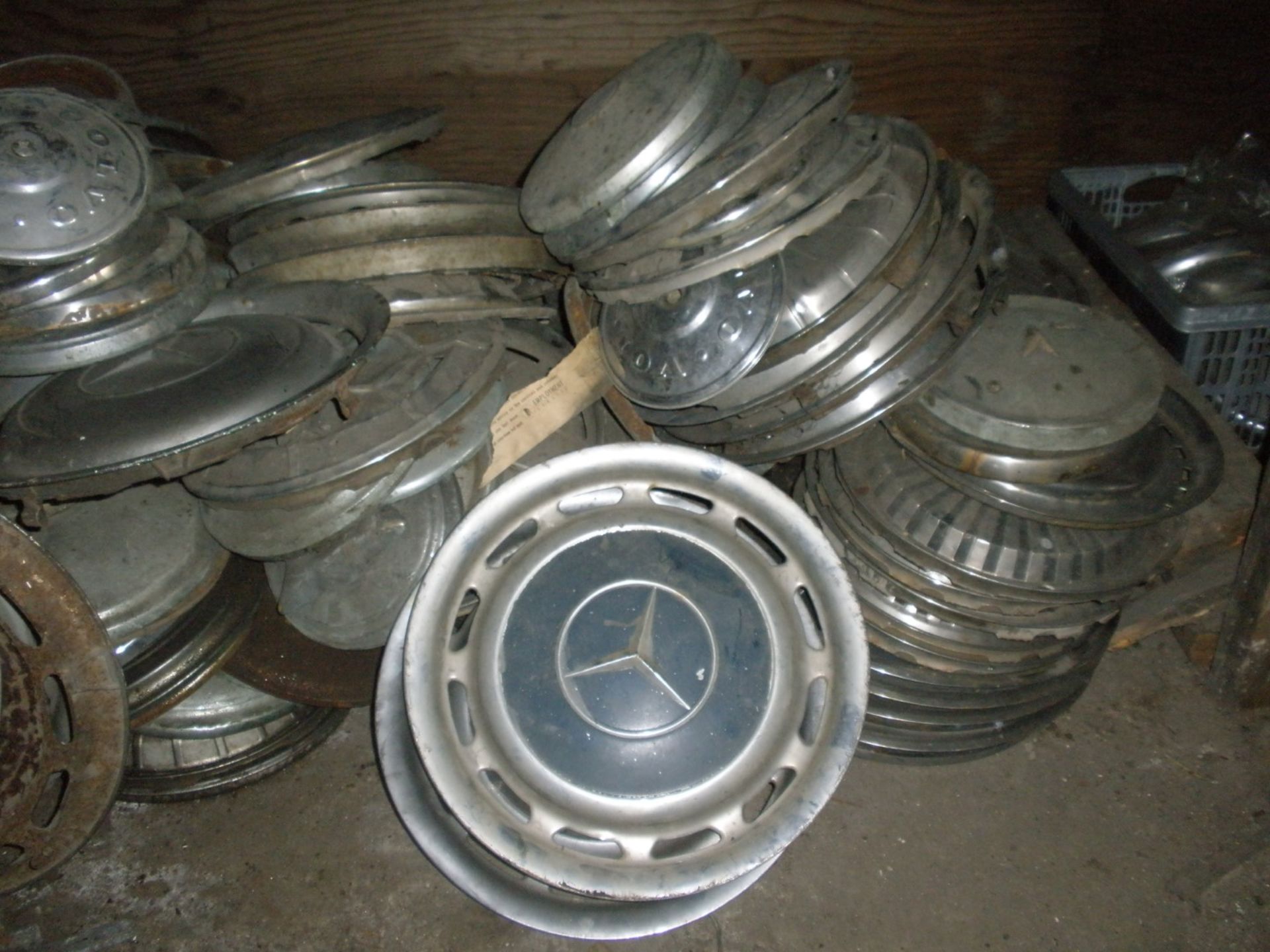 A large quantity of metal hub caps and wheel trims for classic cars, to includ Mercedes, Trimuph, Wo - Image 3 of 3