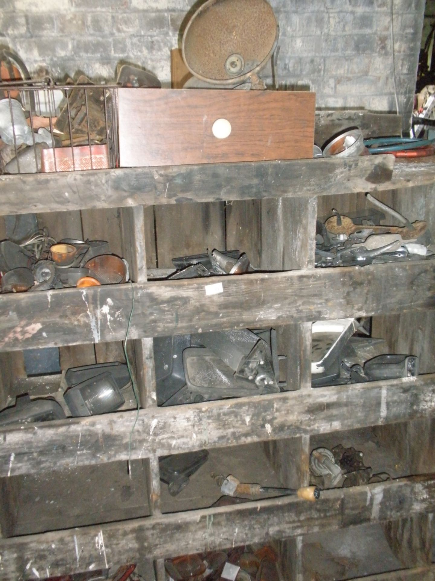 Miscellaneous collectors car parts and automobilia, comprising dials, gauges, wiper motor , radios, - Image 3 of 4