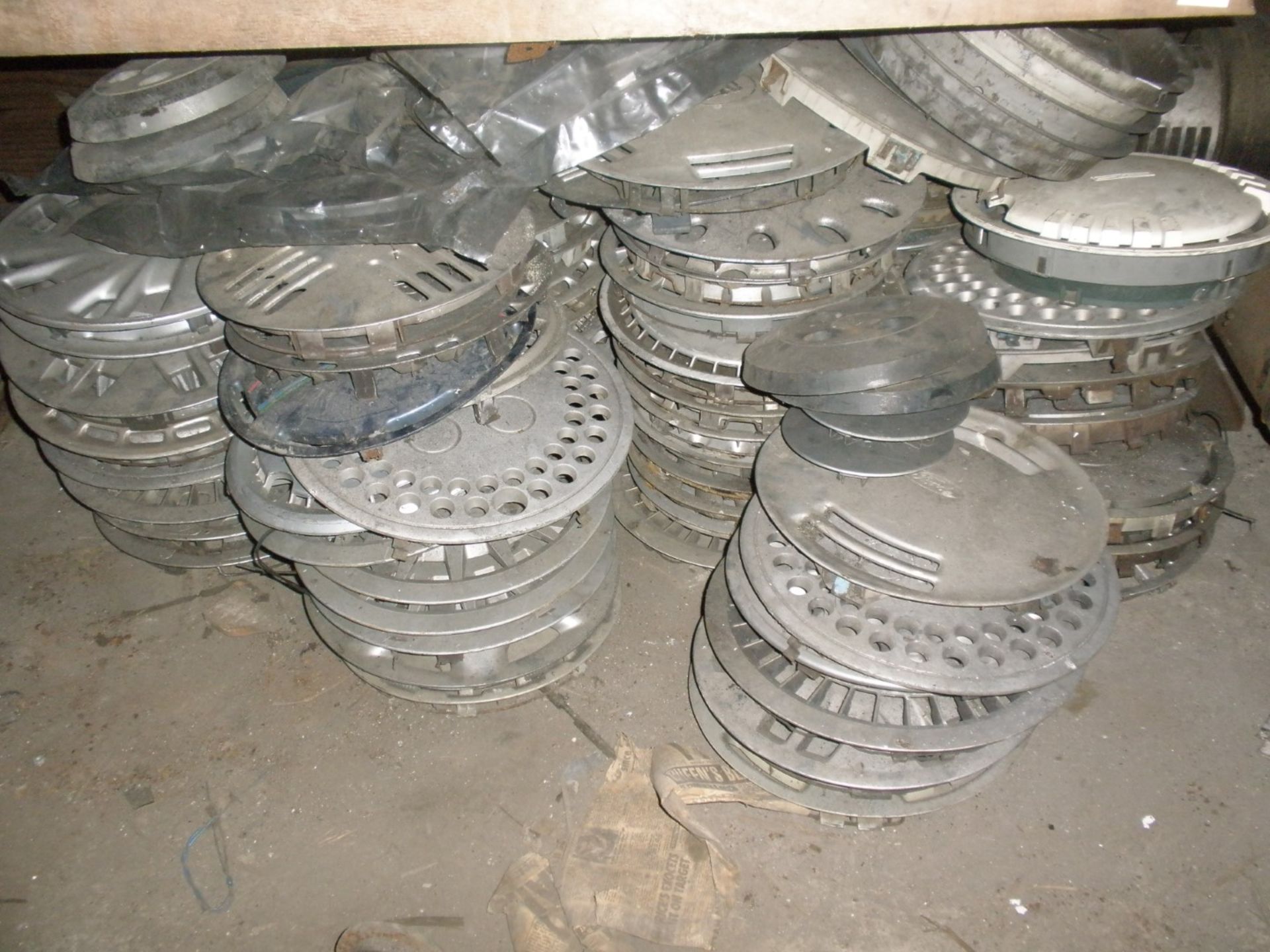 A quantity of plastic wheel trims and five engines, etc., for Montego, Ford, etc. All situated in ma