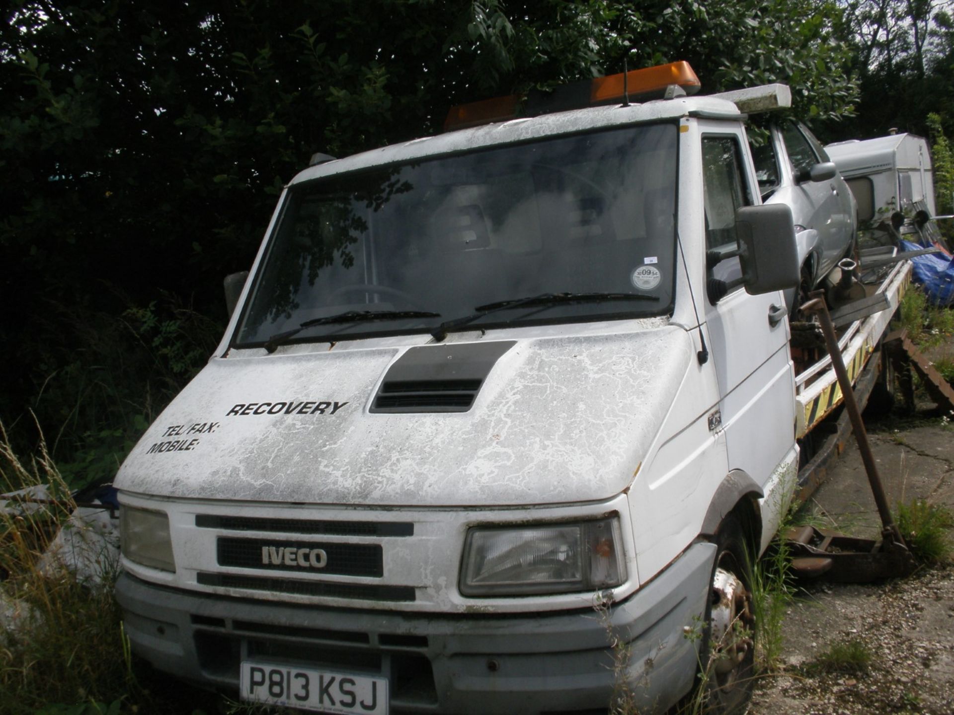 An Iveco vehicle recovery truck, registration P813 KSJ and Ford KA. (2)