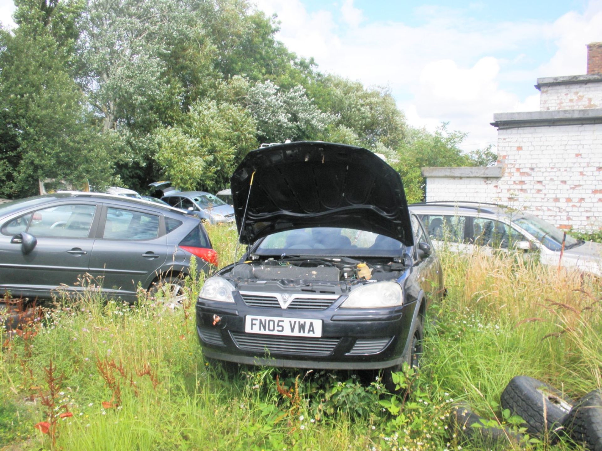 A group of five scrap vehicles. Peugeot 207 SW, registration KW07 PXX, Mondeo LX Estate, registrati - Image 2 of 3