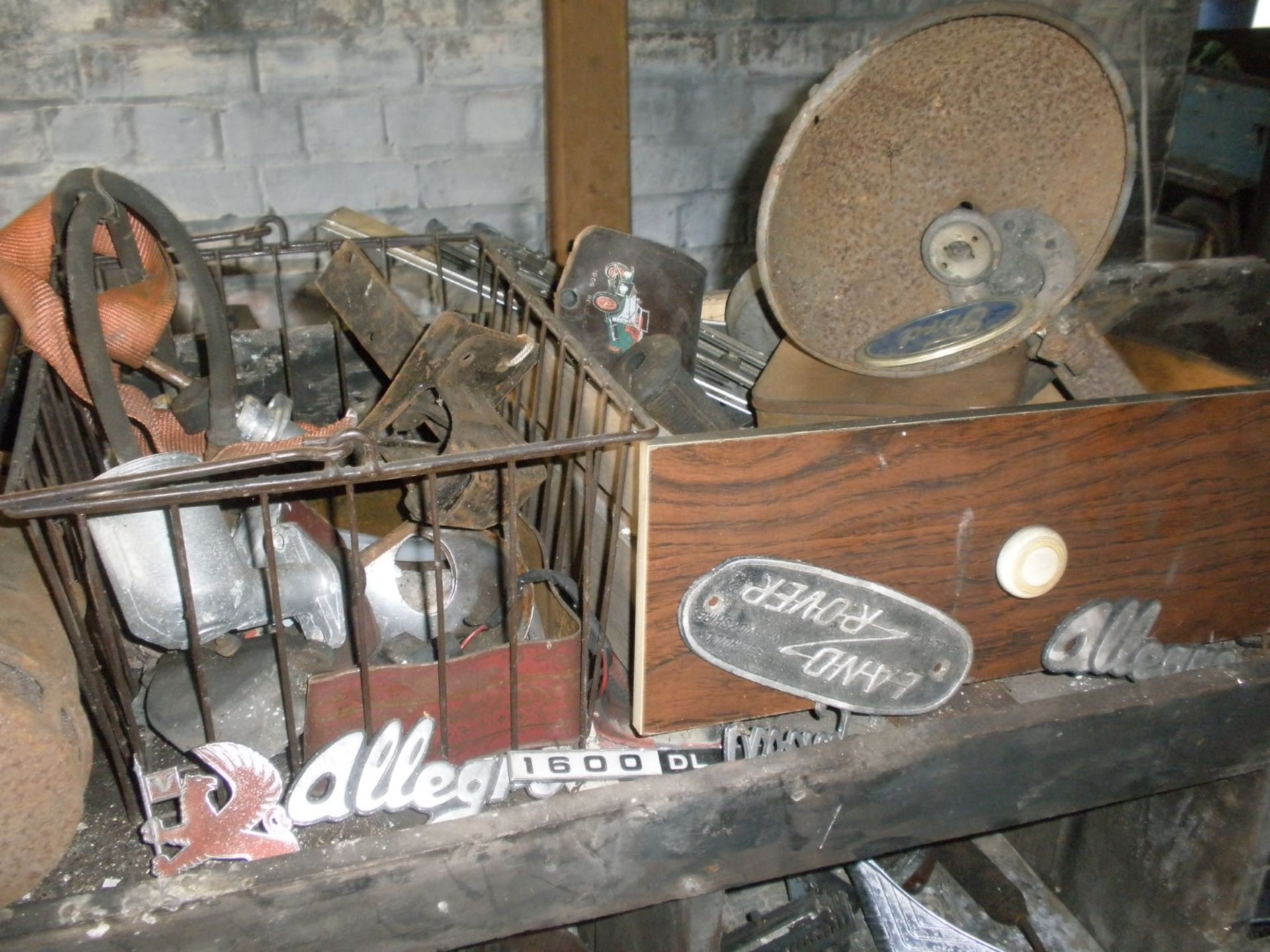 Miscellaneous collectors car parts and automobilia, comprising dials, gauges, wiper motor , radios, - Image 4 of 4