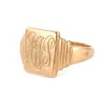 A 9ct gold gent's signet ring, with a rectangular initial plate bearing the initials NWJ, on stepped