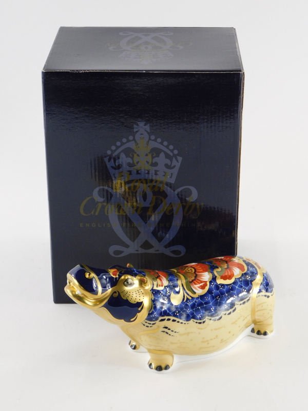 A Royal Crown Derby porcelain paperweight of a hippopotamus, exclusive gold edition number 916 of 25 - Bild 4 aus 4