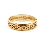 A 9ct gold wedding band, with cross and weaved design, internal inscription Barry to Elizabeth Atkin