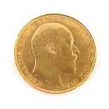 An Edward VII gold full sovereign, dated 1907, 8g.